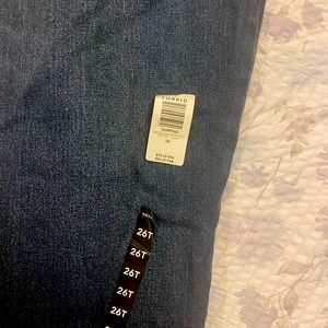 Ankle distressed blue jeans